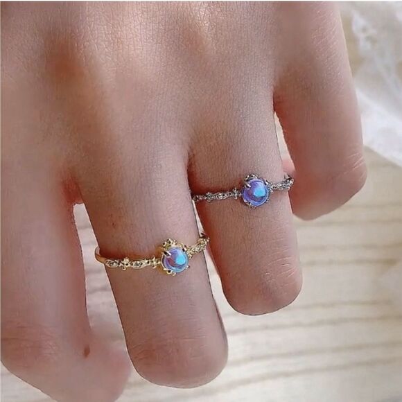 🌓Gorgeous Solid Sterling Silver Petite Moonstone Ring - Picture 16 of 17